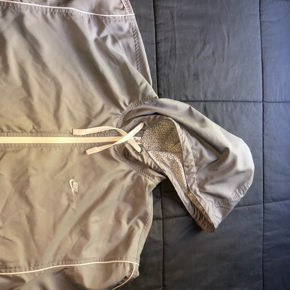 Nike Lightweight Jacket - Picture 4 of 4